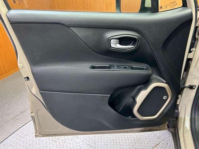 ジープ・レネゲード ロンジチュード　ビーツオーディオ　クルーズコントロール　レーンキープアシスト　ＫＥＮＷＯＯＤナビ　フルセグＴＶ　バックカメラ　Ｂｌｕｅｔｏｏｔｈ　純正アルミホイール　ＥＴＣ（36枚目）