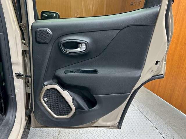 ジープ・レネゲード ロンジチュード　ビーツオーディオ　クルーズコントロール　レーンキープアシスト　ＫＥＮＷＯＯＤナビ　フルセグＴＶ　バックカメラ　Ｂｌｕｅｔｏｏｔｈ　純正アルミホイール　ＥＴＣ（37枚目）