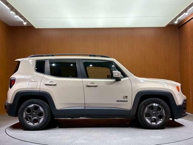 ジープ・レネゲード ロンジチュード　ビーツオーディオ　クルーズコントロール　レーンキープアシスト　ＫＥＮＷＯＯＤナビ　フルセグＴＶ　バックカメラ　Ｂｌｕｅｔｏｏｔｈ　純正アルミホイール　ＥＴＣ（44枚目）