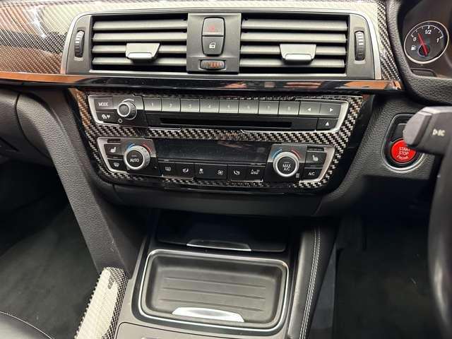 M4 M4クーペ 19インチAW harman/kardon 黒革 カーボンインテリア カーボンルーフ ブルーキャリパー HUD インテリジェントセーフティ クルコン 純正ナビ Bluetooth シートヒーター(14枚目)