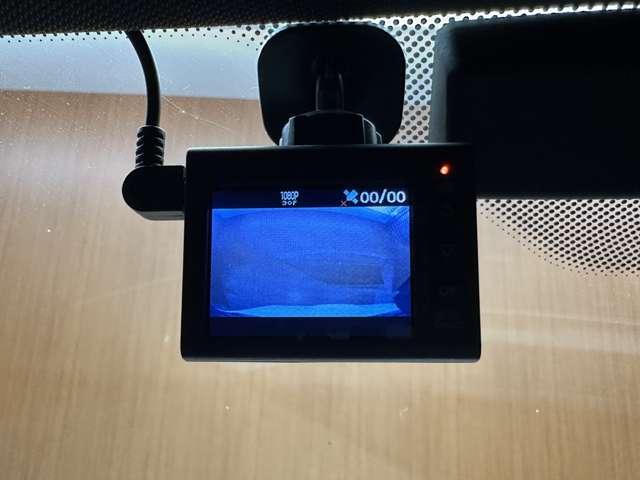 M4 M4クーペ 19インチAW harman/kardon 黒革 カーボンインテリア カーボンルーフ ブルーキャリパー HUD インテリジェントセーフティ クルコン 純正ナビ Bluetooth シートヒーター(31枚目)