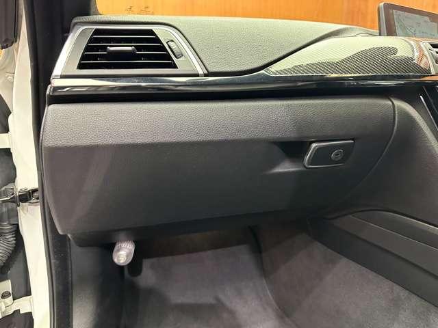 M4 M4クーペ 19インチAW harman/kardon 黒革 カーボンインテリア カーボンルーフ ブルーキャリパー HUD インテリジェントセーフティ クルコン 純正ナビ Bluetooth シートヒーター(34枚目)