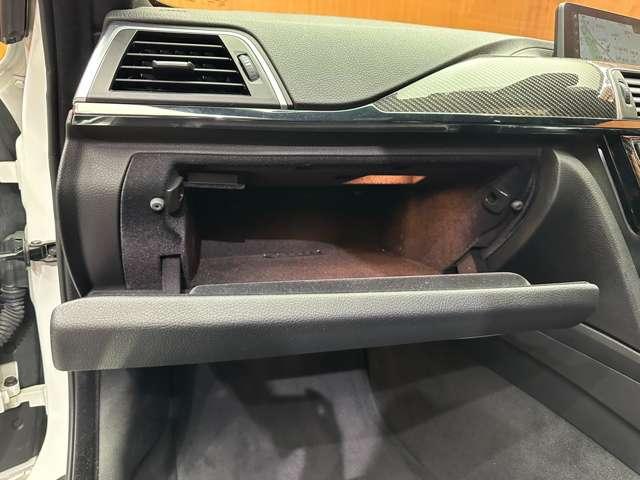 M4 M4クーペ 19インチAW harman/kardon 黒革 カーボンインテリア カーボンルーフ ブルーキャリパー HUD インテリジェントセーフティ クルコン 純正ナビ Bluetooth シートヒーター(35枚目)