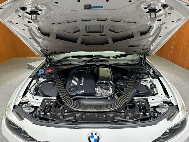 M4 M4クーペ 19インチAW harman/kardon 黒革 カーボンインテリア カーボンルーフ ブルーキャリパー HUD インテリジェントセーフティ クルコン 純正ナビ Bluetooth シートヒーター(65枚目)