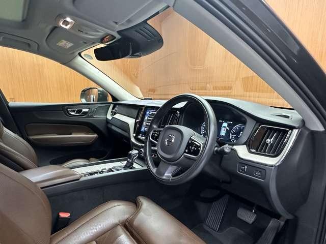 ＸＣ６０ Ｔ５　ＡＷＤ　インスクリプション　パノラマＳＲ　茶革シート　ｈａｒｍａｎｋａｒｄｏｎサウンド　ＨＵＤ　ＡＣＣ　ナビ　３６０°Ｂｌｕｅｔｏｏｔｈ接続　シートヒーター　ベンチレーション　電動リアゲート　パークアシスト　衝突軽減Ｂ　ＢＳＭ（5枚目）