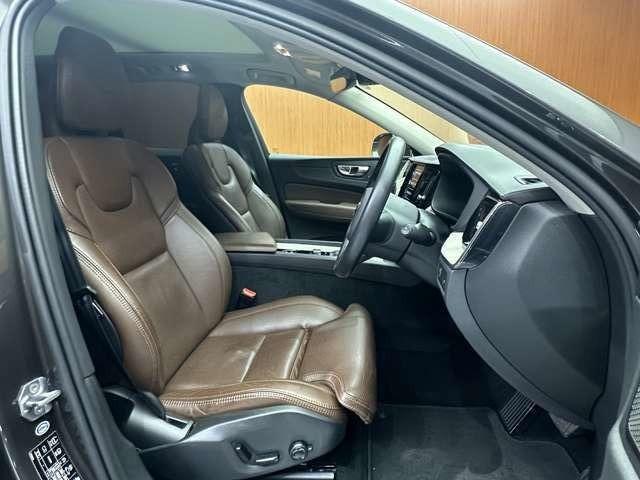 ＸＣ６０ Ｔ５　ＡＷＤ　インスクリプション　パノラマＳＲ　茶革シート　ｈａｒｍａｎｋａｒｄｏｎサウンド　ＨＵＤ　ＡＣＣ　ナビ　３６０°Ｂｌｕｅｔｏｏｔｈ接続　シートヒーター　ベンチレーション　電動リアゲート　パークアシスト　衝突軽減Ｂ　ＢＳＭ（6枚目）