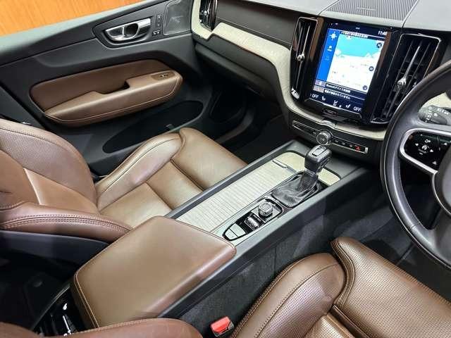ＸＣ６０ Ｔ５　ＡＷＤ　インスクリプション　パノラマＳＲ　茶革シート　ｈａｒｍａｎｋａｒｄｏｎサウンド　ＨＵＤ　ＡＣＣ　ナビ　３６０°Ｂｌｕｅｔｏｏｔｈ接続　シートヒーター　ベンチレーション　電動リアゲート　パークアシスト　衝突軽減Ｂ　ＢＳＭ（14枚目）