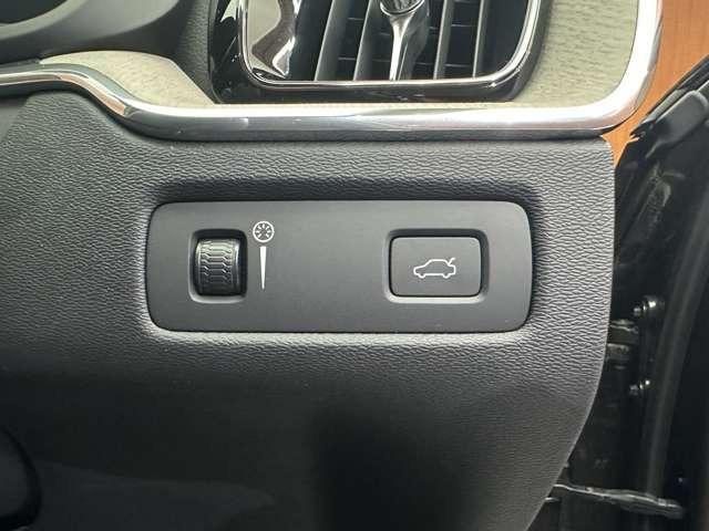 ＸＣ６０ Ｔ５　ＡＷＤ　インスクリプション　パノラマＳＲ　茶革シート　ｈａｒｍａｎｋａｒｄｏｎサウンド　ＨＵＤ　ＡＣＣ　ナビ　３６０°Ｂｌｕｅｔｏｏｔｈ接続　シートヒーター　ベンチレーション　電動リアゲート　パークアシスト　衝突軽減Ｂ　ＢＳＭ（26枚目）