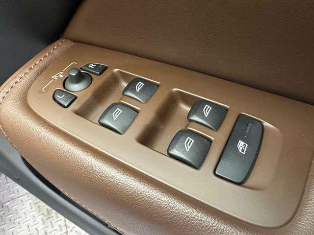 ＸＣ６０ Ｔ５　ＡＷＤ　インスクリプション　パノラマＳＲ　茶革シート　ｈａｒｍａｎｋａｒｄｏｎサウンド　ＨＵＤ　ＡＣＣ　ナビ　３６０°Ｂｌｕｅｔｏｏｔｈ接続　シートヒーター　ベンチレーション　電動リアゲート　パークアシスト　衝突軽減Ｂ　ＢＳＭ（28枚目）