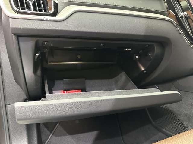 ＸＣ６０ Ｔ５　ＡＷＤ　インスクリプション　パノラマＳＲ　茶革シート　ｈａｒｍａｎｋａｒｄｏｎサウンド　ＨＵＤ　ＡＣＣ　ナビ　３６０°Ｂｌｕｅｔｏｏｔｈ接続　シートヒーター　ベンチレーション　電動リアゲート　パークアシスト　衝突軽減Ｂ　ＢＳＭ（35枚目）