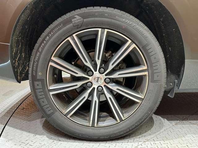 ＸＣ６０ Ｔ５　ＡＷＤ　インスクリプション　パノラマＳＲ　茶革シート　ｈａｒｍａｎｋａｒｄｏｎサウンド　ＨＵＤ　ＡＣＣ　ナビ　３６０°Ｂｌｕｅｔｏｏｔｈ接続　シートヒーター　ベンチレーション　電動リアゲート　パークアシスト　衝突軽減Ｂ　ＢＳＭ（61枚目）