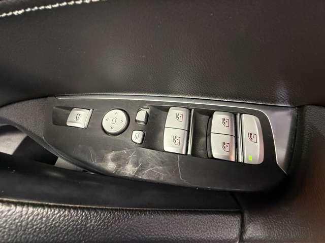 ご遠方の場合でも、下取り車両の金額を概算でお出しすることは可能でございます。車検証をお手元に、走行距離をご確認の上お問い合わせくださいませ。