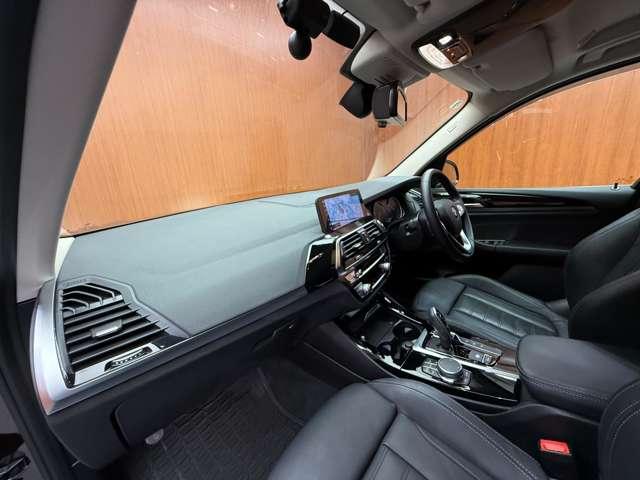 ＬＩＢＥＲＡＬＡの名前の由来はラテン語で「ｌｉｂｅｒａ：自由」と「ａｌａ：翼」を意味し、それらを組合せた造語です。自由な翼を得て思う存分人生を謳歌して欲しいという願いが込められています。