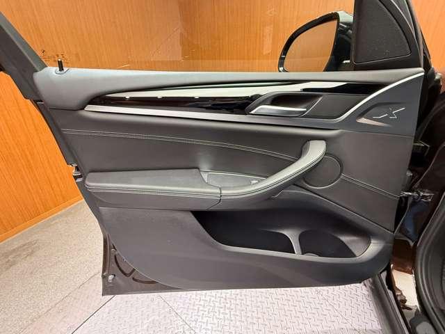 ＬＩＢＥＲＡＬＡの名前の由来はラテン語で「ｌｉｂｅｒａ：自由」と「ａｌａ：翼」を意味し、それらを組合せた造語です。自由な翼を得て思う存分人生を謳歌して欲しいという願いが込められています。