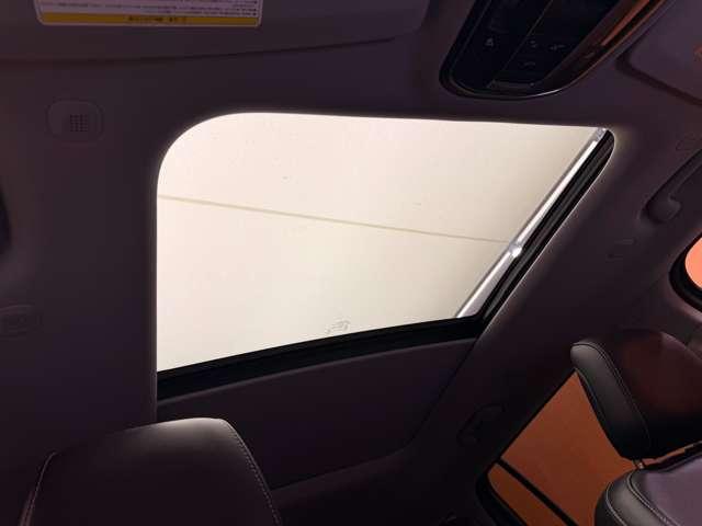 ジープ・グランドチェロキーＬ リミテッド　パノラマＳＲ　ＡＣＣ　黒革シート　ＨＵＤ　ナビ　ＴＶ　３６０°ＣａｒＰｌａｙ　Ｂｌｕｅｔｏｏｔｈ接続　ＡＬＰＩＮＥサウンド　シートＨ　ＬＥＤヘッドライト　衝突軽減Ｂ　ＢＳＭ　ＬＫＡ　ドラレコ　ＥＴＣ（7枚目）