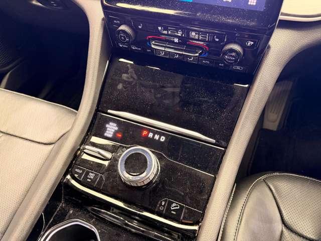 ジープ・グランドチェロキーＬ リミテッド　パノラマＳＲ　ＡＣＣ　黒革シート　ＨＵＤ　ナビ　ＴＶ　３６０°ＣａｒＰｌａｙ　Ｂｌｕｅｔｏｏｔｈ接続　ＡＬＰＩＮＥサウンド　シートＨ　ＬＥＤヘッドライト　衝突軽減Ｂ　ＢＳＭ　ＬＫＡ　ドラレコ　ＥＴＣ（17枚目）