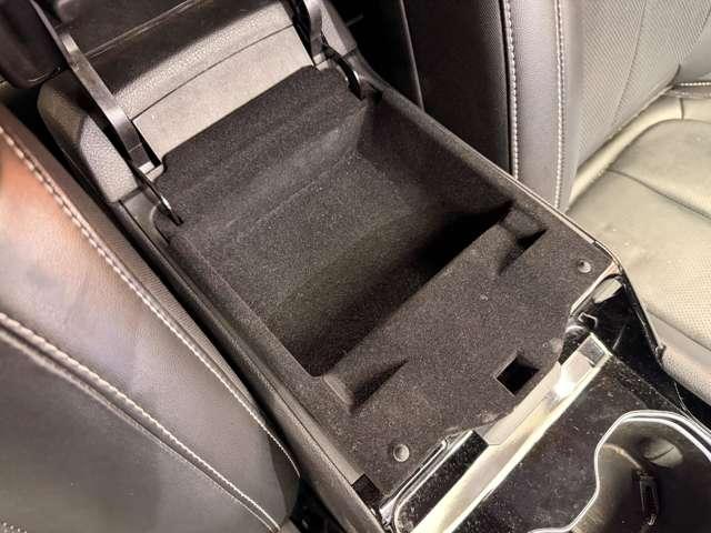 ジープ・グランドチェロキーＬ リミテッド　パノラマＳＲ　ＡＣＣ　黒革シート　ＨＵＤ　ナビ　ＴＶ　３６０°ＣａｒＰｌａｙ　Ｂｌｕｅｔｏｏｔｈ接続　ＡＬＰＩＮＥサウンド　シートＨ　ＬＥＤヘッドライト　衝突軽減Ｂ　ＢＳＭ　ＬＫＡ　ドラレコ　ＥＴＣ（20枚目）