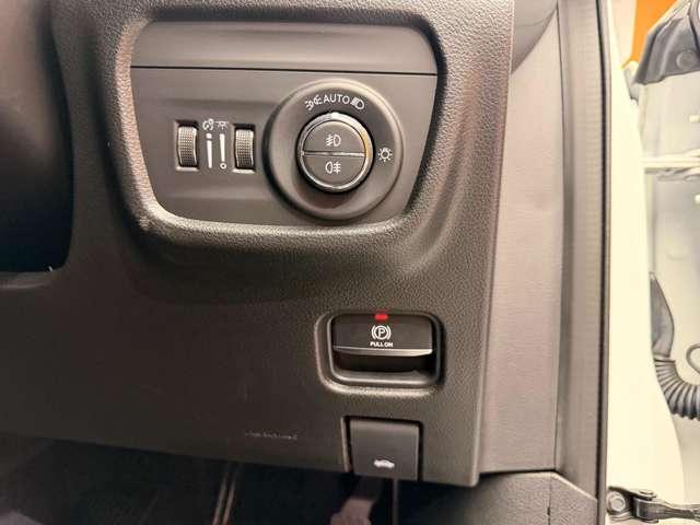 ジープ・グランドチェロキーＬ リミテッド　パノラマＳＲ　ＡＣＣ　黒革シート　ＨＵＤ　ナビ　ＴＶ　３６０°ＣａｒＰｌａｙ　Ｂｌｕｅｔｏｏｔｈ接続　ＡＬＰＩＮＥサウンド　シートＨ　ＬＥＤヘッドライト　衝突軽減Ｂ　ＢＳＭ　ＬＫＡ　ドラレコ　ＥＴＣ（29枚目）