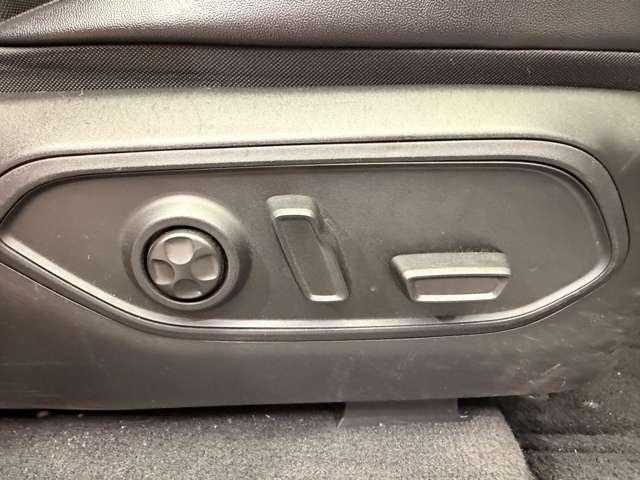 ジープ・グランドチェロキーＬ リミテッド　パノラマＳＲ　ＡＣＣ　黒革シート　ＨＵＤ　ナビ　ＴＶ　３６０°ＣａｒＰｌａｙ　Ｂｌｕｅｔｏｏｔｈ接続　ＡＬＰＩＮＥサウンド　シートＨ　ＬＥＤヘッドライト　衝突軽減Ｂ　ＢＳＭ　ＬＫＡ　ドラレコ　ＥＴＣ（30枚目）