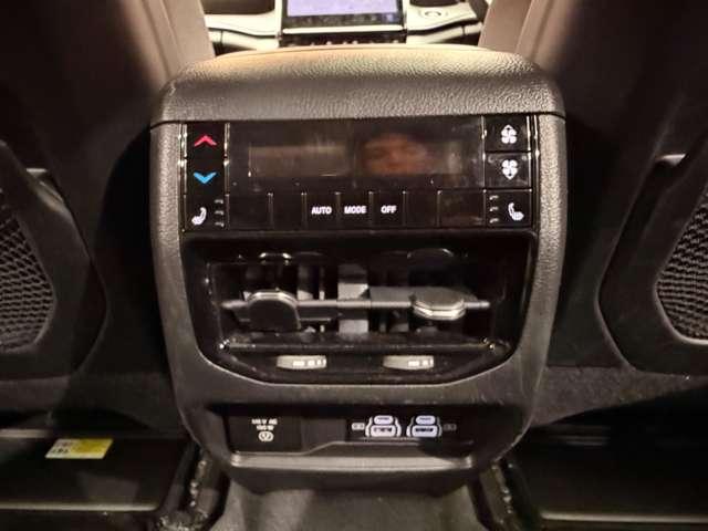 ジープ・グランドチェロキーＬ リミテッド　パノラマＳＲ　ＡＣＣ　黒革シート　ＨＵＤ　ナビ　ＴＶ　３６０°ＣａｒＰｌａｙ　Ｂｌｕｅｔｏｏｔｈ接続　ＡＬＰＩＮＥサウンド　シートＨ　ＬＥＤヘッドライト　衝突軽減Ｂ　ＢＳＭ　ＬＫＡ　ドラレコ　ＥＴＣ（41枚目）