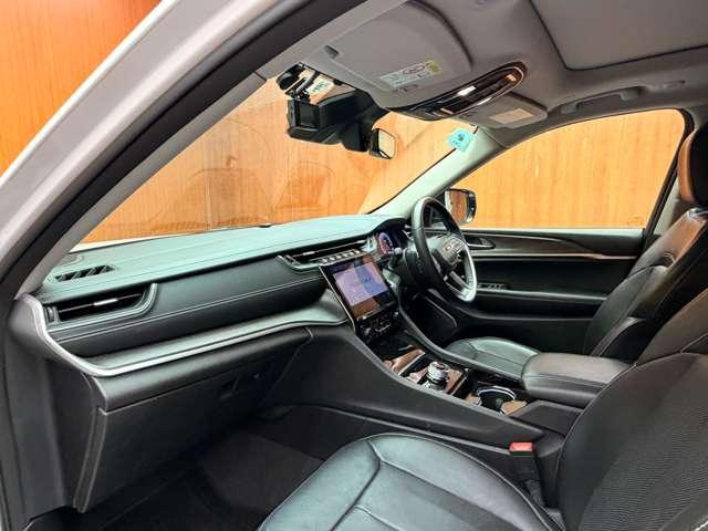 ジープ・グランドチェロキーＬ リミテッド　パノラマＳＲ　ＡＣＣ　黒革シート　ＨＵＤ　ナビ　ＴＶ　３６０°ＣａｒＰｌａｙ　Ｂｌｕｅｔｏｏｔｈ接続　ＡＬＰＩＮＥサウンド　シートＨ　ＬＥＤヘッドライト　衝突軽減Ｂ　ＢＳＭ　ＬＫＡ　ドラレコ　ＥＴＣ（42枚目）