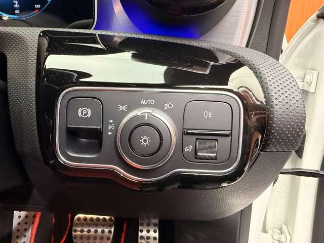 CLAクラス シューティングブレーク CLA200d シューティングブレーク AMGライン パノラマSR AMGレザーEXC アドバンスドPKG HUD 純正ナビ 360°カメラ ACC BSM シートヒーター パワーシート LEDヘッドライト ハイビームアシストプラス 電動リアゲート(26枚目)