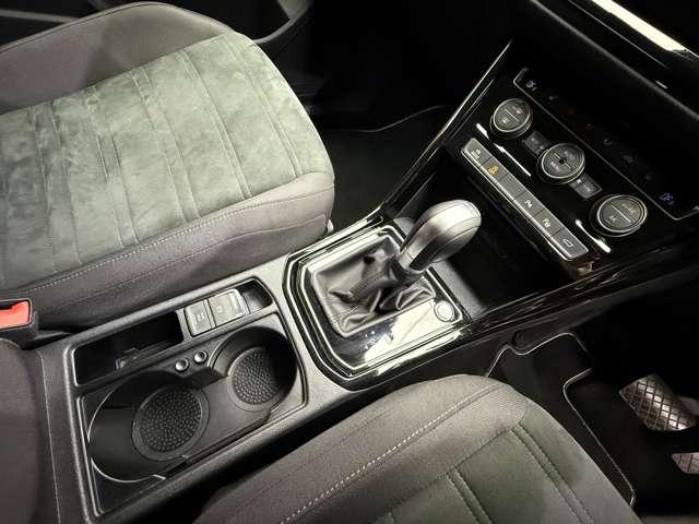 ゴルフトゥーラン TDI ハイライン ACC 純正ナビ バックカメラ PDC サイドアシスト レーンキープアシスト CarPlay Android Auto パーキングアシスト 電動リアゲート LEDヘッドライト オートライト ETC(17枚目)