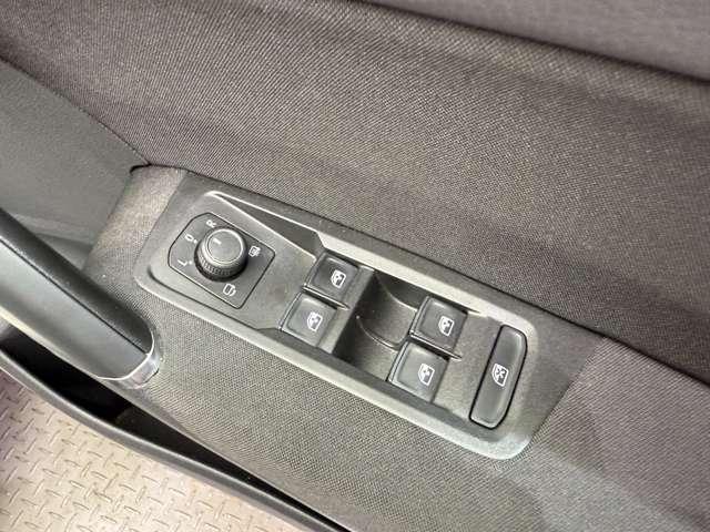 ゴルフトゥーラン TDI ハイライン ACC 純正ナビ バックカメラ PDC サイドアシスト レーンキープアシスト CarPlay Android Auto パーキングアシスト 電動リアゲート LEDヘッドライト オートライト ETC(29枚目)