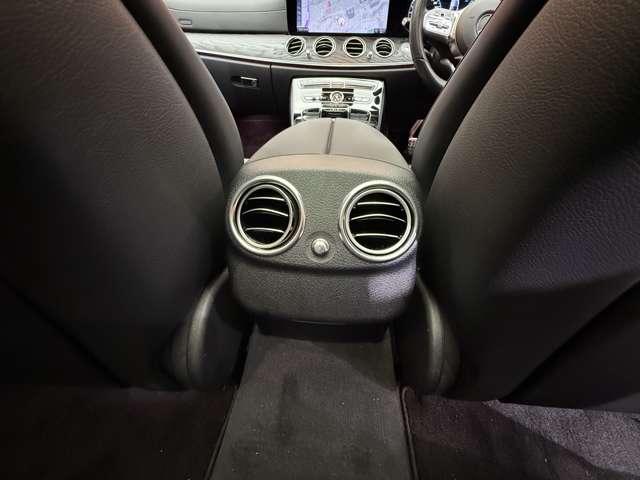 Ｅクラス Ｅ２２０ｄ　アバンギャルド　ＡＭＧライン　パノラマＳＲ　純正ナビ　３６０°カメラ　ＡＣＣ　ＢＳＭ　ＨＵＤ　黒革　シートヒーター　パワーシート　ＬＥＤヘッドライト　オートライト　Ｂｕｒｍｅｓｔｅｒ　電動リアゲート　アンビエントライト（35枚目）