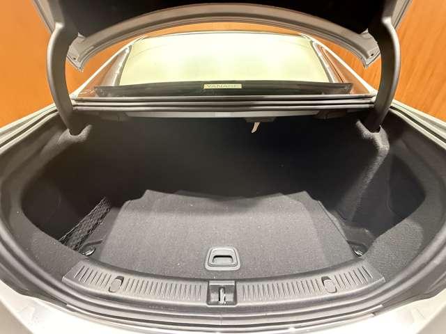 Ｅクラス Ｅ２２０ｄ　アバンギャルド　ＡＭＧライン　パノラマＳＲ　純正ナビ　３６０°カメラ　ＡＣＣ　ＢＳＭ　ＨＵＤ　黒革　シートヒーター　パワーシート　ＬＥＤヘッドライト　オートライト　Ｂｕｒｍｅｓｔｅｒ　電動リアゲート　アンビエントライト（44枚目）