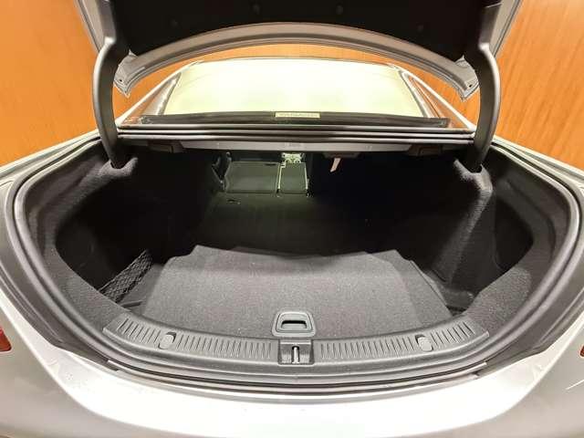 Ｅクラス Ｅ２２０ｄ　アバンギャルド　ＡＭＧライン　パノラマＳＲ　純正ナビ　３６０°カメラ　ＡＣＣ　ＢＳＭ　ＨＵＤ　黒革　シートヒーター　パワーシート　ＬＥＤヘッドライト　オートライト　Ｂｕｒｍｅｓｔｅｒ　電動リアゲート　アンビエントライト（45枚目）