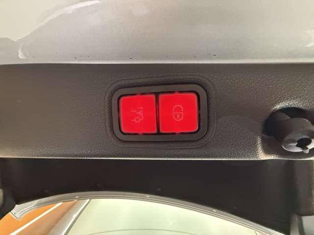 Ｅクラス Ｅ２２０ｄ　アバンギャルド　ＡＭＧライン　パノラマＳＲ　純正ナビ　３６０°カメラ　ＡＣＣ　ＢＳＭ　ＨＵＤ　黒革　シートヒーター　パワーシート　ＬＥＤヘッドライト　オートライト　Ｂｕｒｍｅｓｔｅｒ　電動リアゲート　アンビエントライト（47枚目）