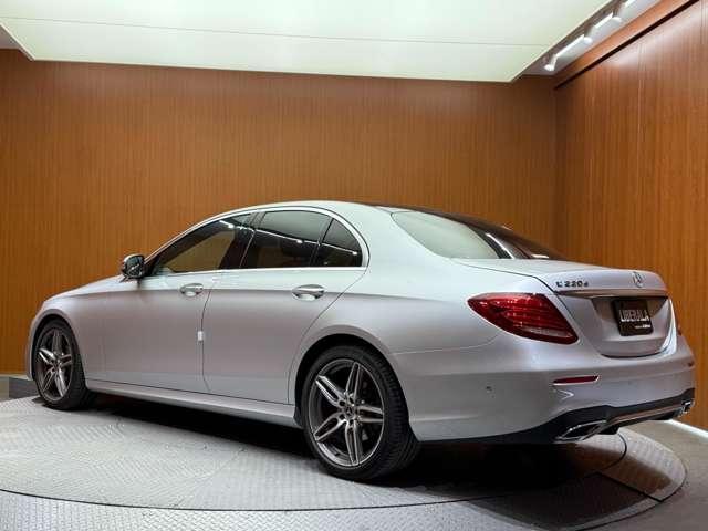 Ｅクラス Ｅ２２０ｄ　アバンギャルド　ＡＭＧライン　パノラマＳＲ　純正ナビ　３６０°カメラ　ＡＣＣ　ＢＳＭ　ＨＵＤ　黒革　シートヒーター　パワーシート　ＬＥＤヘッドライト　オートライト　Ｂｕｒｍｅｓｔｅｒ　電動リアゲート　アンビエントライト（55枚目）