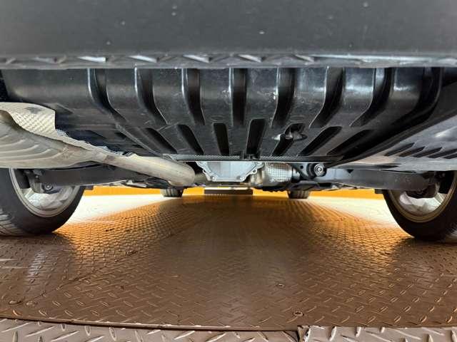 Ｅクラス Ｅ２２０ｄ　アバンギャルド　ＡＭＧライン　パノラマＳＲ　純正ナビ　３６０°カメラ　ＡＣＣ　ＢＳＭ　ＨＵＤ　黒革　シートヒーター　パワーシート　ＬＥＤヘッドライト　オートライト　Ｂｕｒｍｅｓｔｅｒ　電動リアゲート　アンビエントライト（65枚目）