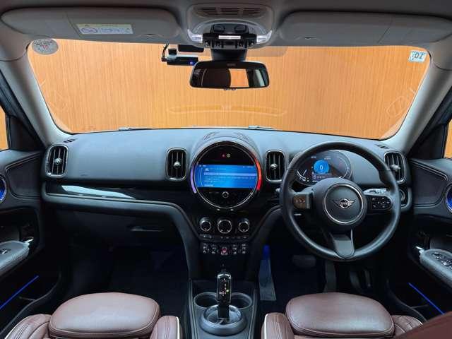 ＭＩＮＩ クーパーＤクロスオーバーオール４　ワンオーナー　ＡＣＣ　純正ナビ　バックカメラ　ＰＤＣ　電動リアゲート　パーキングアシスト　ドライブセレクト　パーキングアシスト　インテリジェントセーフティ　コンフォートアクセス　革調シートカバー（4枚目）