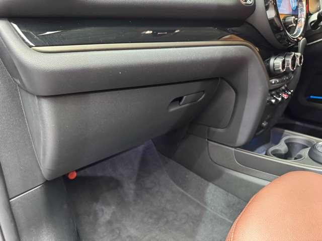 ＭＩＮＩ クーパーＤクロスオーバーオール４　ワンオーナー　ＡＣＣ　純正ナビ　バックカメラ　ＰＤＣ　電動リアゲート　パーキングアシスト　ドライブセレクト　パーキングアシスト　インテリジェントセーフティ　コンフォートアクセス　革調シートカバー（32枚目）