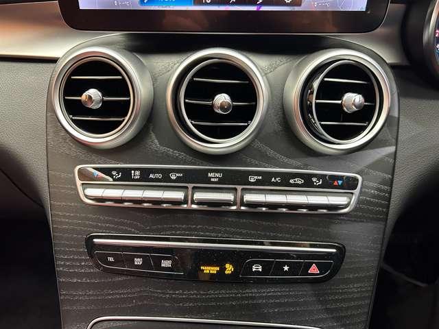 ＧＬＣ ＧＬＣ３００　４マチック　ＡＭＧライン　レザーエクスクルーシブＰＫＧ　パノラマＳＲ　純正ナビ　３６０°カメラ　ＡＣＣ　ＨＵＤ　シートヒーター　パワーシート　ＬＥＤヘッドライト　ハイビームアシスト　電動リアゲート　アンビエントライト（14枚目）