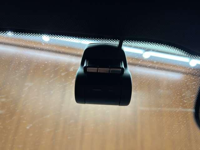 ＧＬＣ ＧＬＣ３００　４マチック　ＡＭＧライン　レザーエクスクルーシブＰＫＧ　パノラマＳＲ　純正ナビ　３６０°カメラ　ＡＣＣ　ＨＵＤ　シートヒーター　パワーシート　ＬＥＤヘッドライト　ハイビームアシスト　電動リアゲート　アンビエントライト（33枚目）