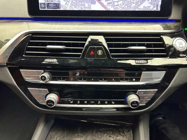 輸入車ディーラー採用のドライブレコーダーも選べます。万が一の事故の際のお守りとしていかがでしょうか？その他様々なオプションをご用意しております。