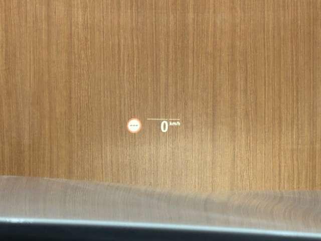 マットブラックにホワイトのＬＩＢＥＲＡＬＡのロゴの建物と看板が目印です。