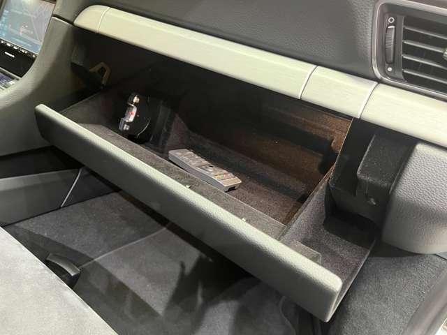 911 911GT3 ナビ TV バックカメラ Bluetooth接続 ハーフレザーシート パワーシート スポーツエキゾースト キーレス HIDヘッドライト オートライト 20インチAW ETC サーキット走行なし(29枚目)