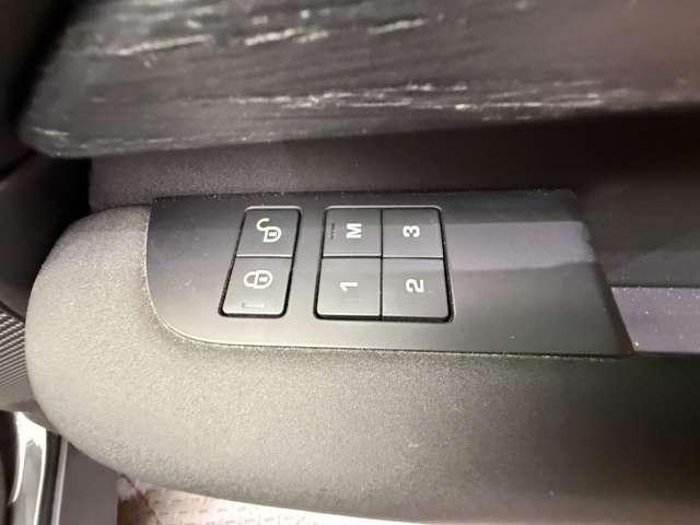 ご遠方の場合でも、下取り車両の金額を概算でお出しすることは可能でございます。車検証をお手元に、走行距離をご確認の上お問い合わせくださいませ。