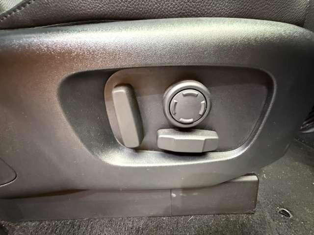 ご遠方の場合でも、下取り車両の金額を概算でお出しすることは可能でございます。車検証をお手元に、走行距離をご確認の上お問い合わせくださいませ。