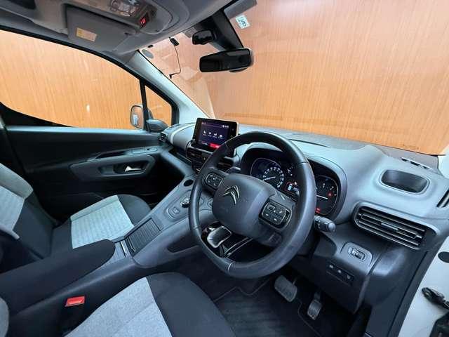 ベルランゴ シャイン　パノラマルーフ　ＡＣＣ　ディスプレイオーディオ　バックカメラ　ＣａｒＰｌａｙ　Ｂｌｕｅｔｏｏｔｈ接続　パドルシフト　純正１６インチＡＷ　ＥＴＣ　プッシュスタート　衝突軽減Ｂ　ＬＫＡ　ＢＳＭ（5枚目）