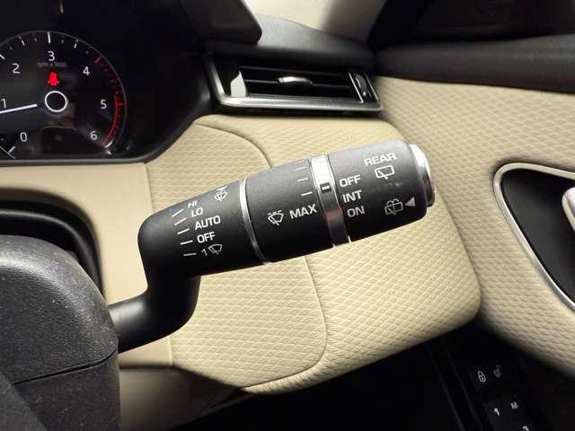 レンジローバーヴェラール プラス　特別仕様車　ＡＣＣ　純正ナビ　３６０°カメラ　レザーシート　シートヒーター　パワーシート　ＬＥＤヘッドライト　オートライト　電動リアゲート　純正１８インチＡＷ　ＥＴＣ　レーンキープアシスト（20枚目）