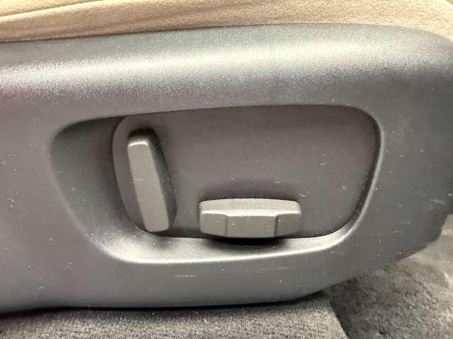 レンジローバーヴェラール プラス　特別仕様車　ＡＣＣ　純正ナビ　３６０°カメラ　レザーシート　シートヒーター　パワーシート　ＬＥＤヘッドライト　オートライト　電動リアゲート　純正１８インチＡＷ　ＥＴＣ　レーンキープアシスト（23枚目）