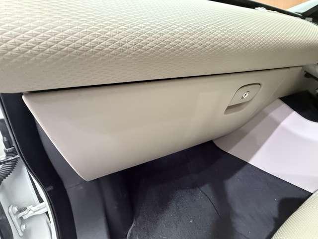 レンジローバーヴェラール プラス　特別仕様車　ＡＣＣ　純正ナビ　３６０°カメラ　レザーシート　シートヒーター　パワーシート　ＬＥＤヘッドライト　オートライト　電動リアゲート　純正１８インチＡＷ　ＥＴＣ　レーンキープアシスト（28枚目）