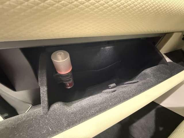 レンジローバーヴェラール プラス　特別仕様車　ＡＣＣ　純正ナビ　３６０°カメラ　レザーシート　シートヒーター　パワーシート　ＬＥＤヘッドライト　オートライト　電動リアゲート　純正１８インチＡＷ　ＥＴＣ　レーンキープアシスト（29枚目）