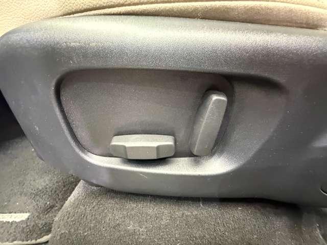 レンジローバーヴェラール プラス　特別仕様車　ＡＣＣ　純正ナビ　３６０°カメラ　レザーシート　シートヒーター　パワーシート　ＬＥＤヘッドライト　オートライト　電動リアゲート　純正１８インチＡＷ　ＥＴＣ　レーンキープアシスト（30枚目）