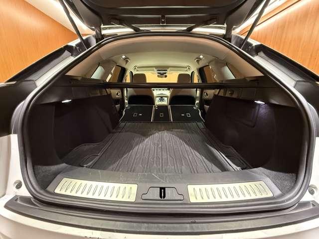 レンジローバーヴェラール プラス　特別仕様車　ＡＣＣ　純正ナビ　３６０°カメラ　レザーシート　シートヒーター　パワーシート　ＬＥＤヘッドライト　オートライト　電動リアゲート　純正１８インチＡＷ　ＥＴＣ　レーンキープアシスト（42枚目）